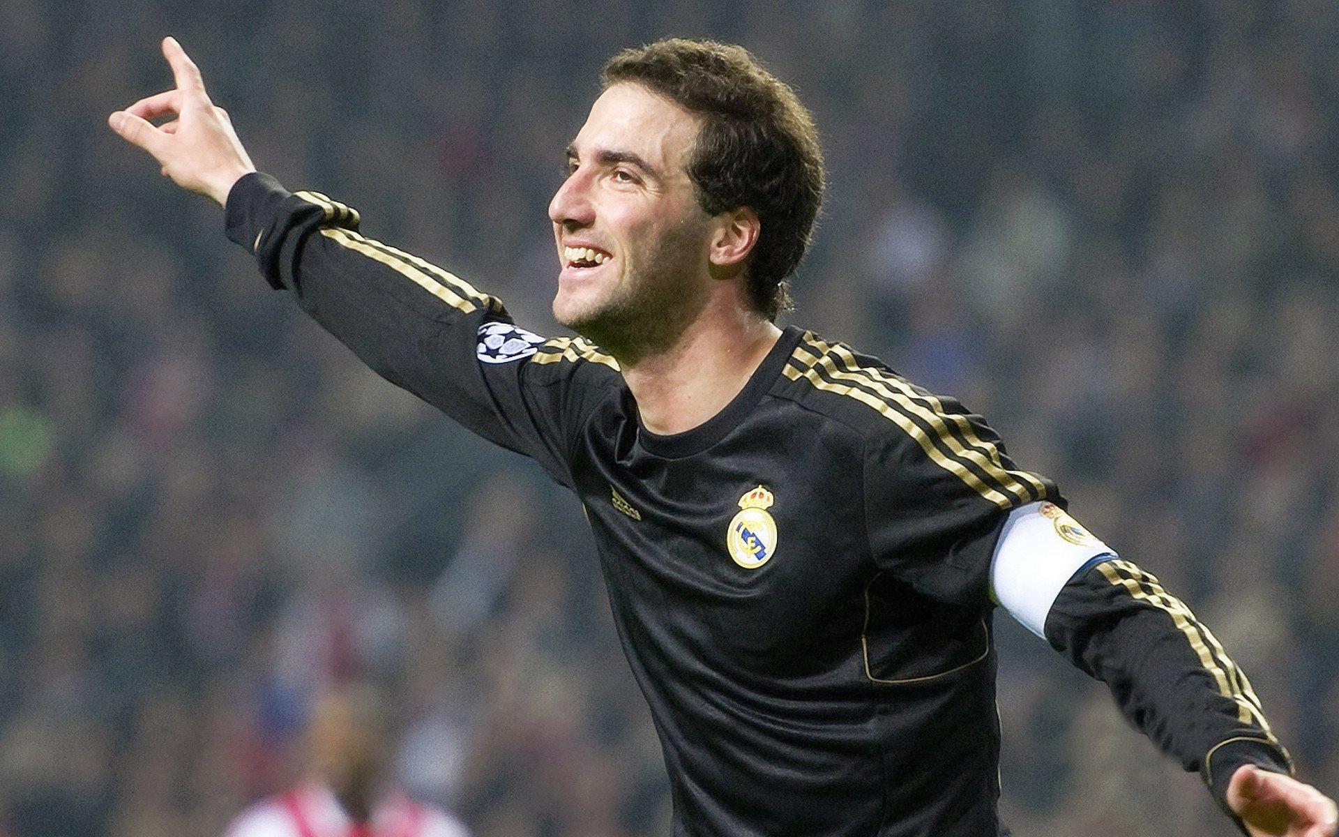 NBA季后赛激战正酣,勇士队逆转取胜,库里再创历史纪录